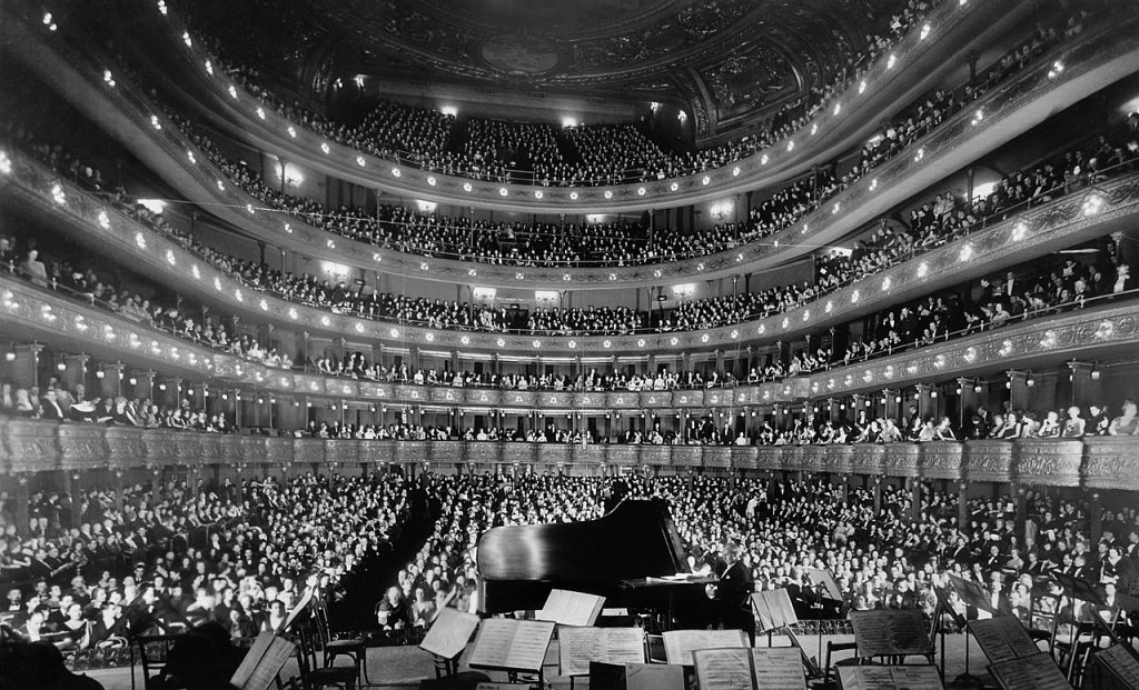 Metropolitan Opera House, a concert by pianist Josef Hofmann - NARA 541890 - Edit.jpg