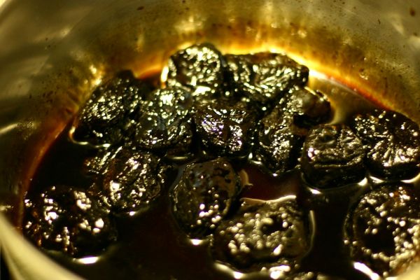 Prunes cooking