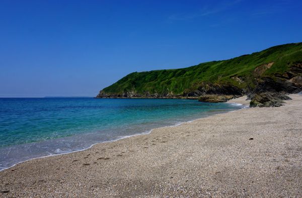How to Spend a Week on a Remote Island Without Wifi